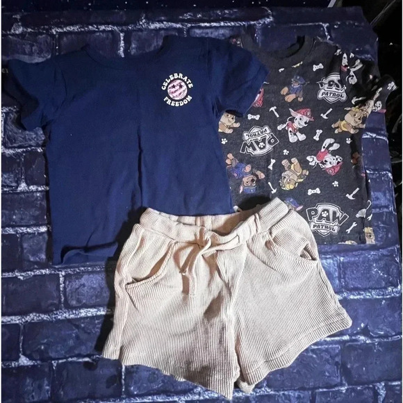 Boys 2T bundle : shorts plus 2 shirts - Picture 1 of 7